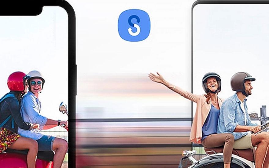 Twee schermen tonen mensen met helmen op scooters, met een blauw S-logo in het midden.