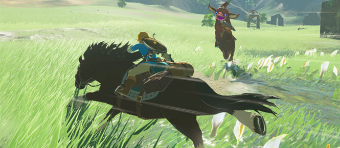 Un cheval noir galope dans une prairie verte. Une créature brune saute en arrière-plan.