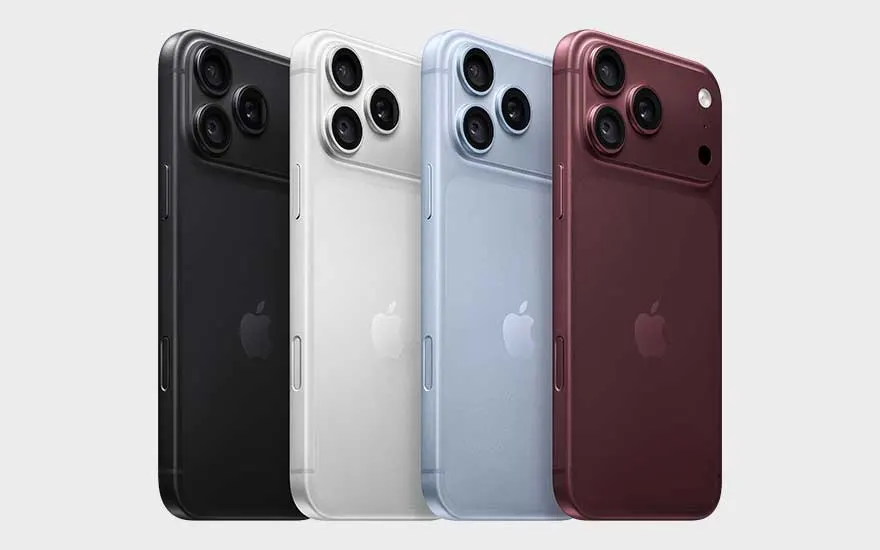 Quatre smartphones sont vus de dos en noir, blanc, bleu clair et bordeaux, chacun avec trois caméras et un logo Apple.