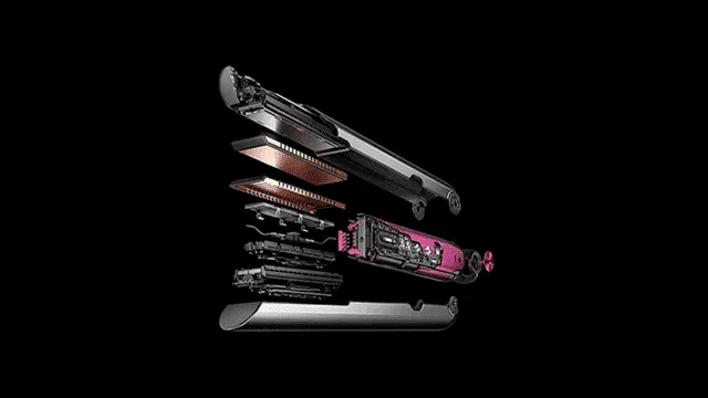 Een opengebarsten stijltang toont interne onderdelen zoals roze elementen, metalen platen en zwarte mechanismen tegen een zwarte achtergrond.