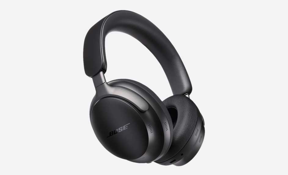 Casque noir Bose sur fond blanc. Le casque a un bandeau et des oreillettes rembourrées. Le logo Bose est visible.