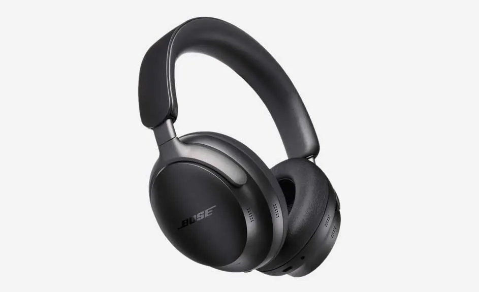 Casque noir Bose sur fond blanc. Le casque a un bandeau et des oreillettes rembourrées. Le logo Bose est visible.