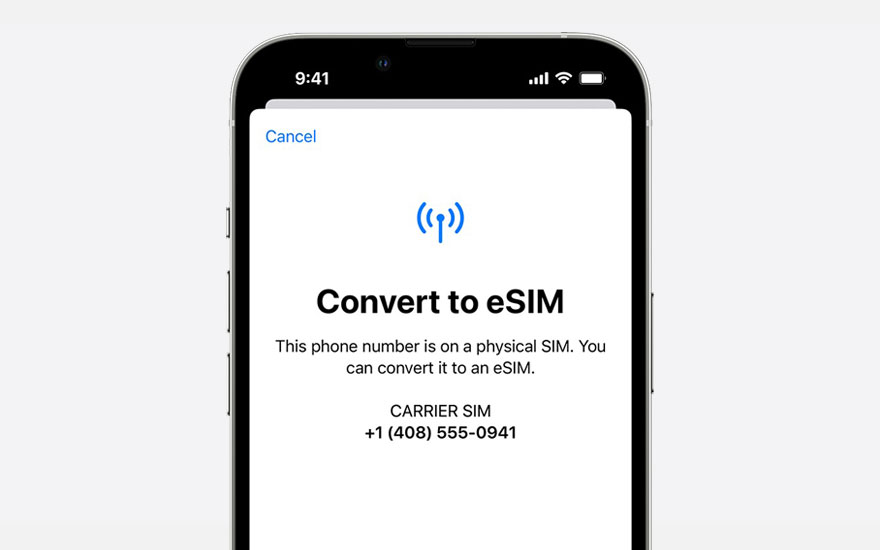 Een smartphone toont het scherm 'Converteren naar eSIM' met details en een blauw draadloos icoon. De achtergrond is zacht wit.