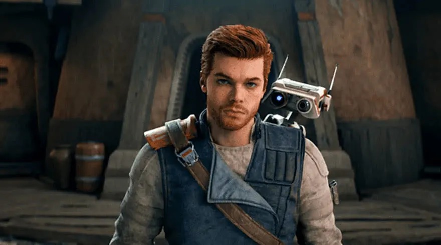 Un homme porte un gilet bleu avec un robot blanc sur son épaule. L'arrière-plan est un intérieur sombre avec des bidons.