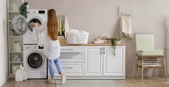 Hoe kun je 2 wasmachines op 1 afvoer aansluiten?