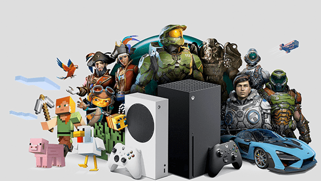 Deux consoles Xbox, des manettes, des personnages de jeux vidéo et une voiture bleue sur fond gris.