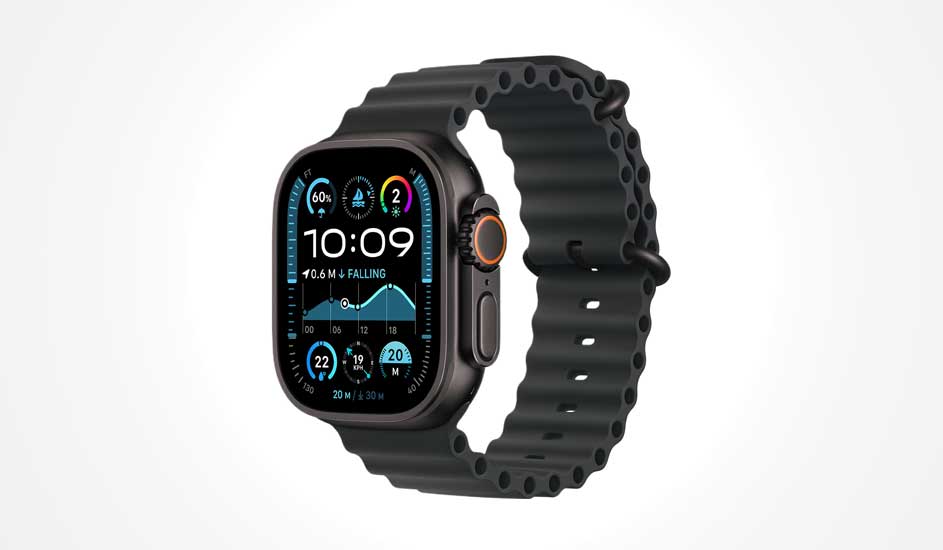 Een moderne smartwatch met zwart bandje toont digitale tijd, grafieken, weerinformatie en verschillende kleurrijke iconen op het scherm.