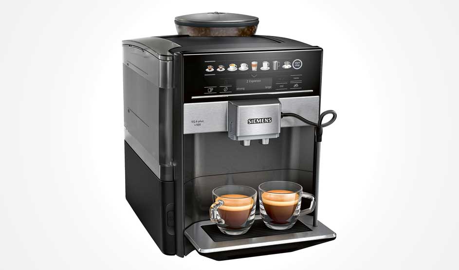 Een zwarte Siemens-volautomaat zet twee espresso’s tegelijk in glazen kopjes, met pictogrammen voor diverse koffies boven het zilveren uitloopsysteem.