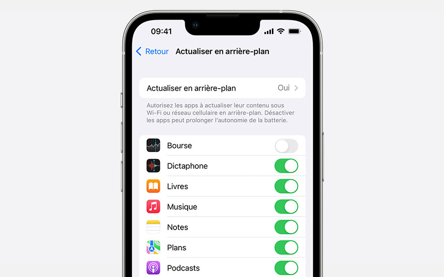 IPhone affichant les paramètres d'actualisation en arrière-plan, avec des applications comme Bourse désactivée et Dictaphone activée.