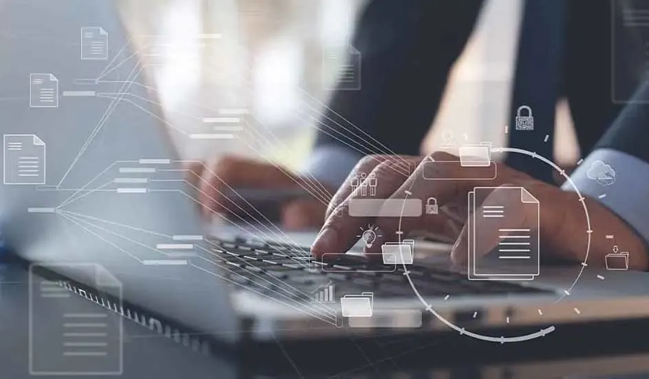 Een persoon typt op een laptop, met digitale iconen van documenten en beveiliging eromheen.