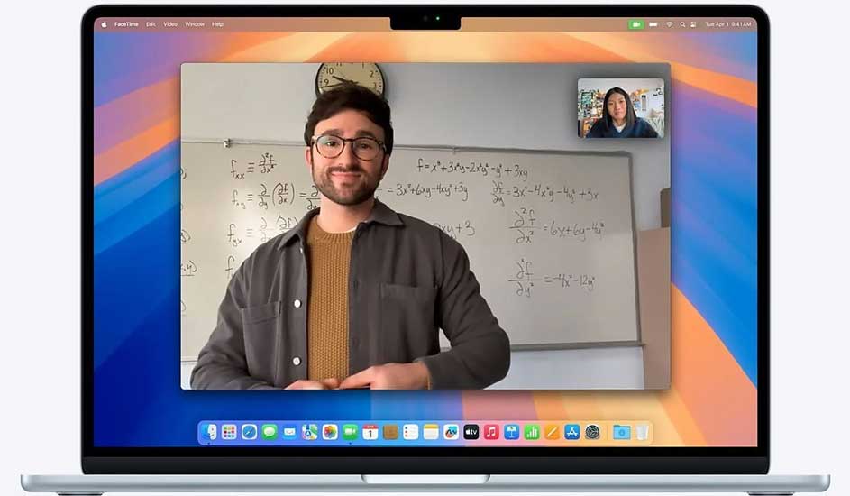 Écran d'ordinateur portable affichant un appel vidéo avec un tableau blanc contenant des équations mathématiques.