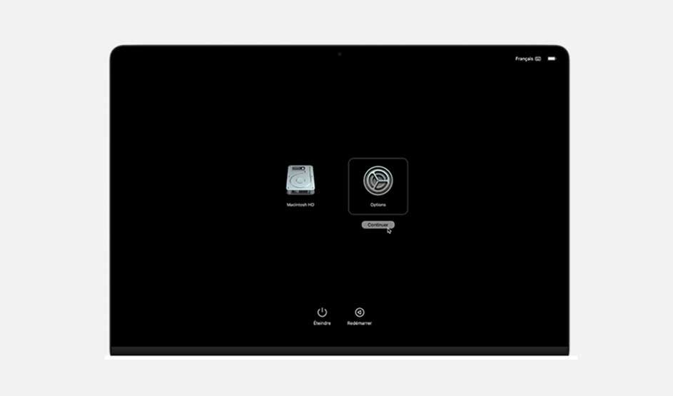 Apple MacBook toont opstartmenu met keuze tussen Macintosh HD en Opties, zwarte achtergrond; Apple-interface herkenbaar.