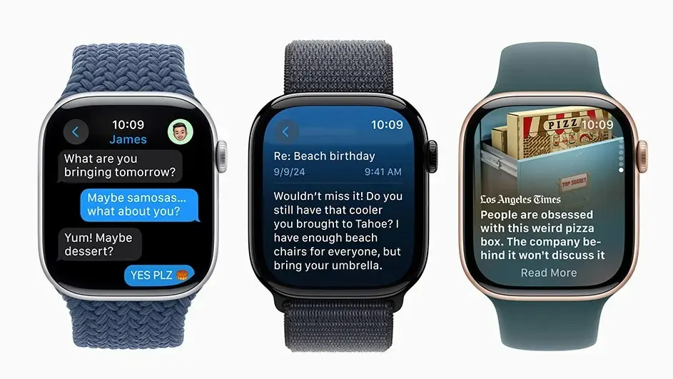 Drie Apple Watches met verschillende bandjes en schermen tonen berichten, een strandverjaardag en een nieuwsartikel over een pizzadoos.