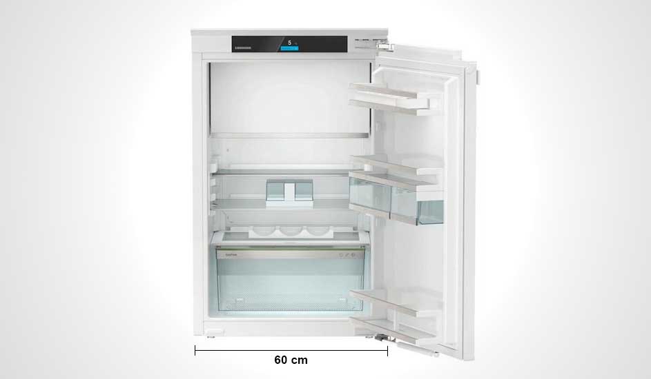 Frigo blanc ouvert, étagères visibles, éclairage intérieur. Dimensions de 60 cm indiquées.