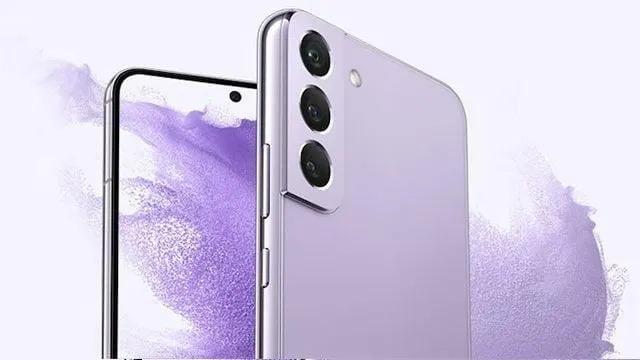 Twee paarse smartphones. Een heeft een scherm met een paarse achtergrond, de andere heeft drie camera's.