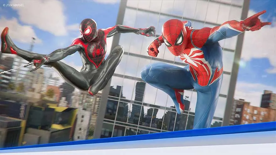 Twee Spider-Man-figuren in actie tegen een achtergrond van wolkenkrabbers. Een figuur is zwart en rood, de andere is blauw en rood.