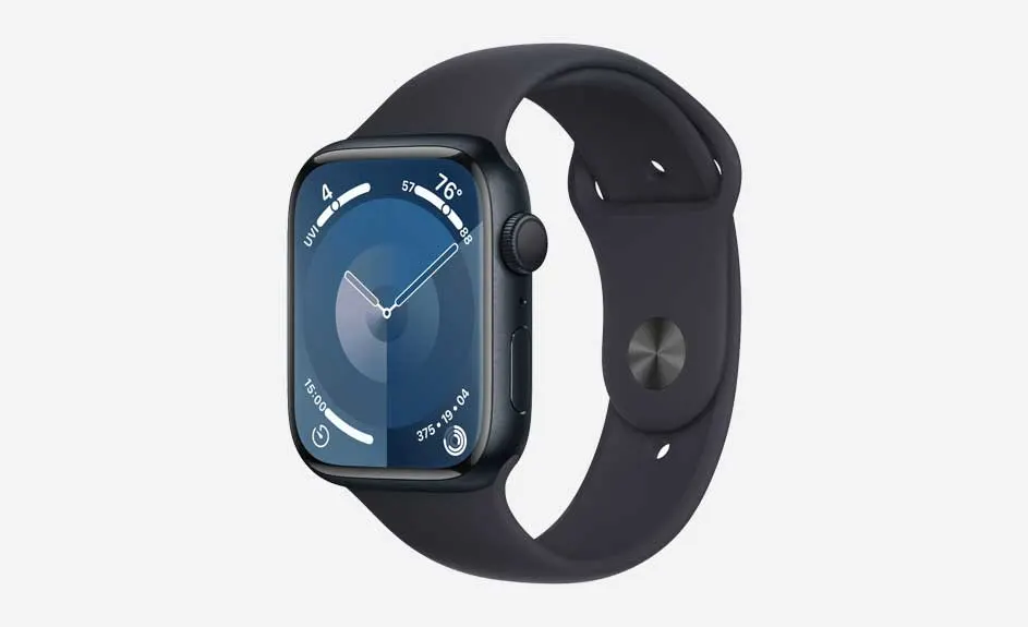 Montre connectée avec bracelet bleu marine sur fond blanc. L'écran affiche l'heure et diverses données.