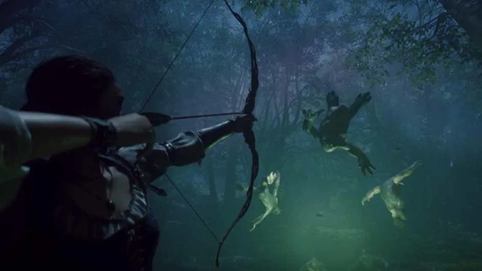 Un archer tire sur des créatures volantes dans une forêt sombre. L'arc est noir, et les créatures sont vertes.