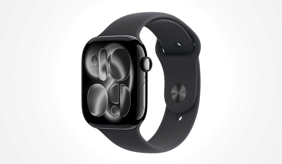 Une montre connectée noire à bords arrondis et bracelet noir affiche un motif abstrait de formes argentées sur l’écran.