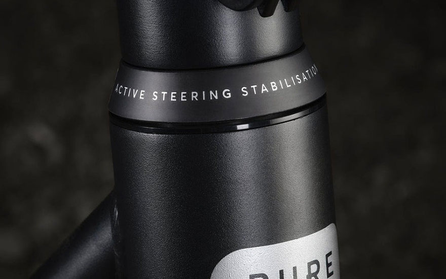 Detail of a black steering column showing the words “active steering stabilisation”, highlighting the scooter’s stable control.