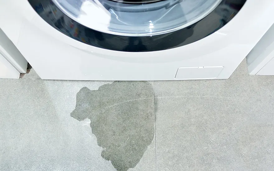 Une machine à laver qui fuite est-elle dangereuse ?