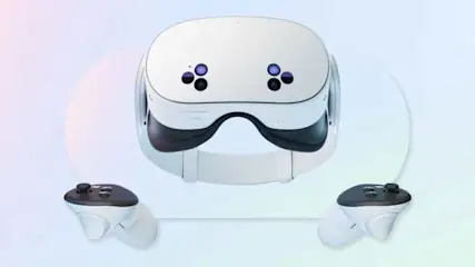 Witte VR-headset en controllers op een lichtblauwe achtergrond met roze en paarse accenten.