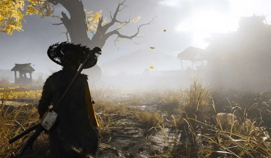 Samouraï en tenue traditionnelle se tient sous un arbre d'automne doré dans un paysage brumeux avec architecture japonaise 