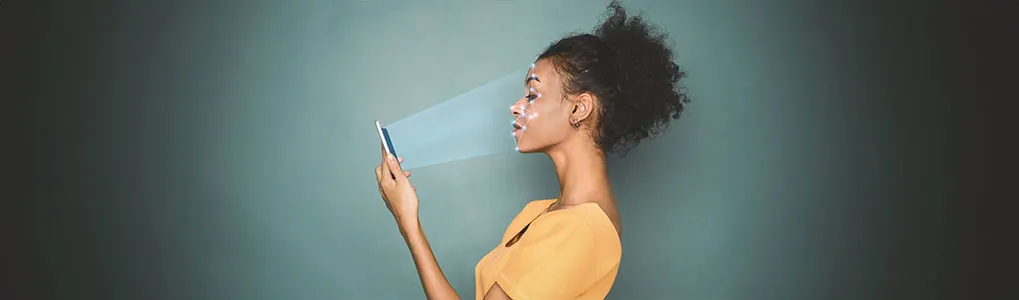 Een smartphone straalt blauw licht uit tegen een blauwgroene achtergrond.