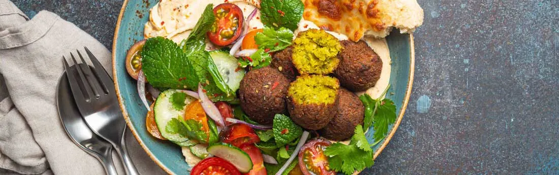 Falafels au airfryer accompagnés de salade : la recette 