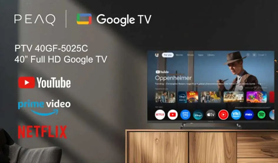 Une télévision PEAQ Google TV 40 pouces affiche des applications de streaming comme YouTube, Netflix et Prime Video sur un meuble moderne.