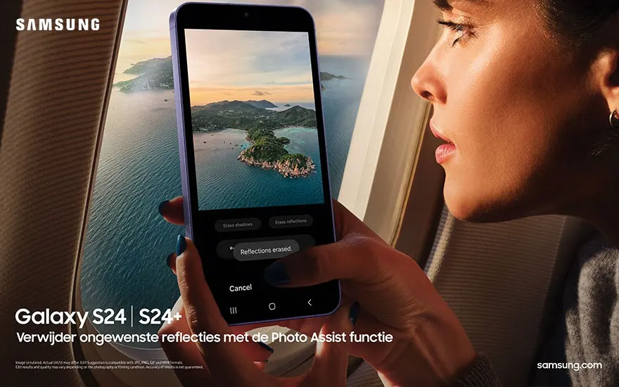 Een paarse telefoon toont een foto van een eiland in blauw water. Een vliegtuigraam is zichtbaar op de achtergrond.