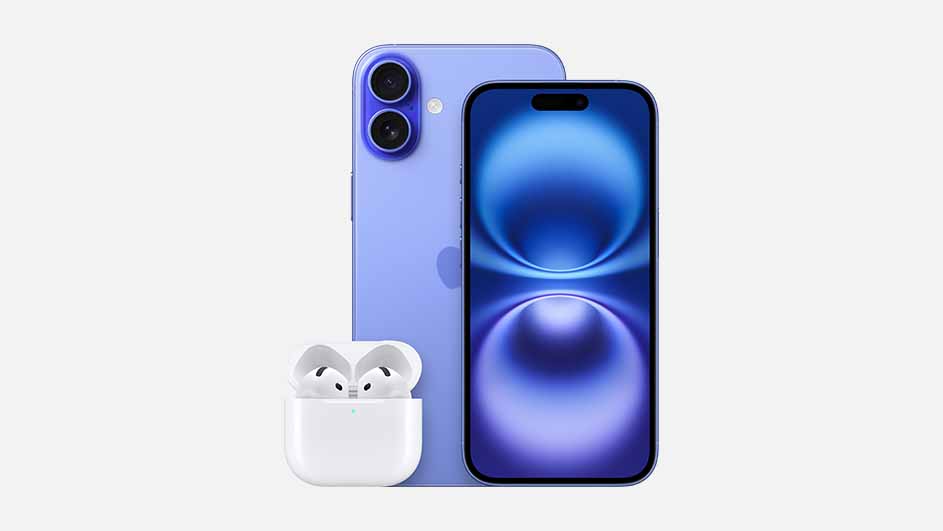 Deux smartphones, un violet avec deux caméras, un avec un écran bleu, et des écouteurs blancs dans un étui ouvert.