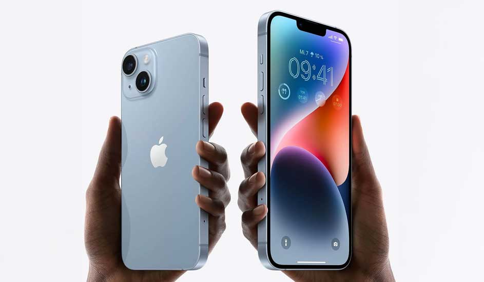 Two hands hold a light blue Apple iPhone, one shows the display, the other the back with the Apple logo.
