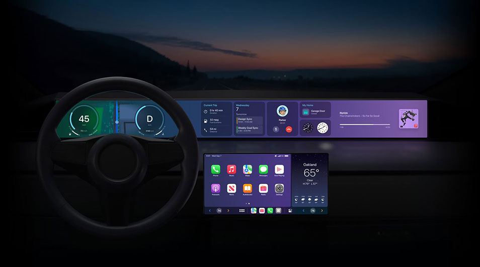 Autodashboard met virtuele schermen toont snelheid, navigatie en app-pictogrammen tegen een donkere achtergrond met berglandschap.