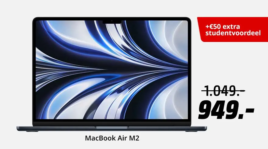 Zicht op een MacBook Air M2 met blauw scherm. Promotie voor studenten en prijsinfo in het wit.