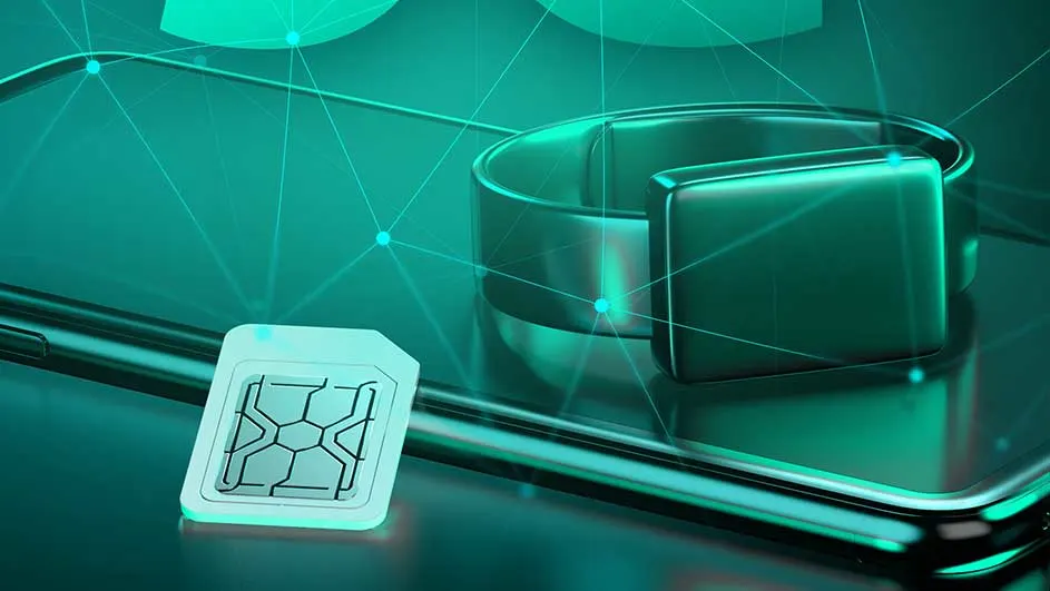 Une carte SIM blanche, une smartwatch et un smartphone sont sur une surface verte avec un réseau de lignes vertes.