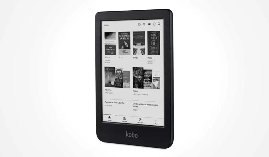 Une liseuse Kobo noire affiche une sélection de livres à l’écran, avec le logo Kobo visible en bas de l’appareil.