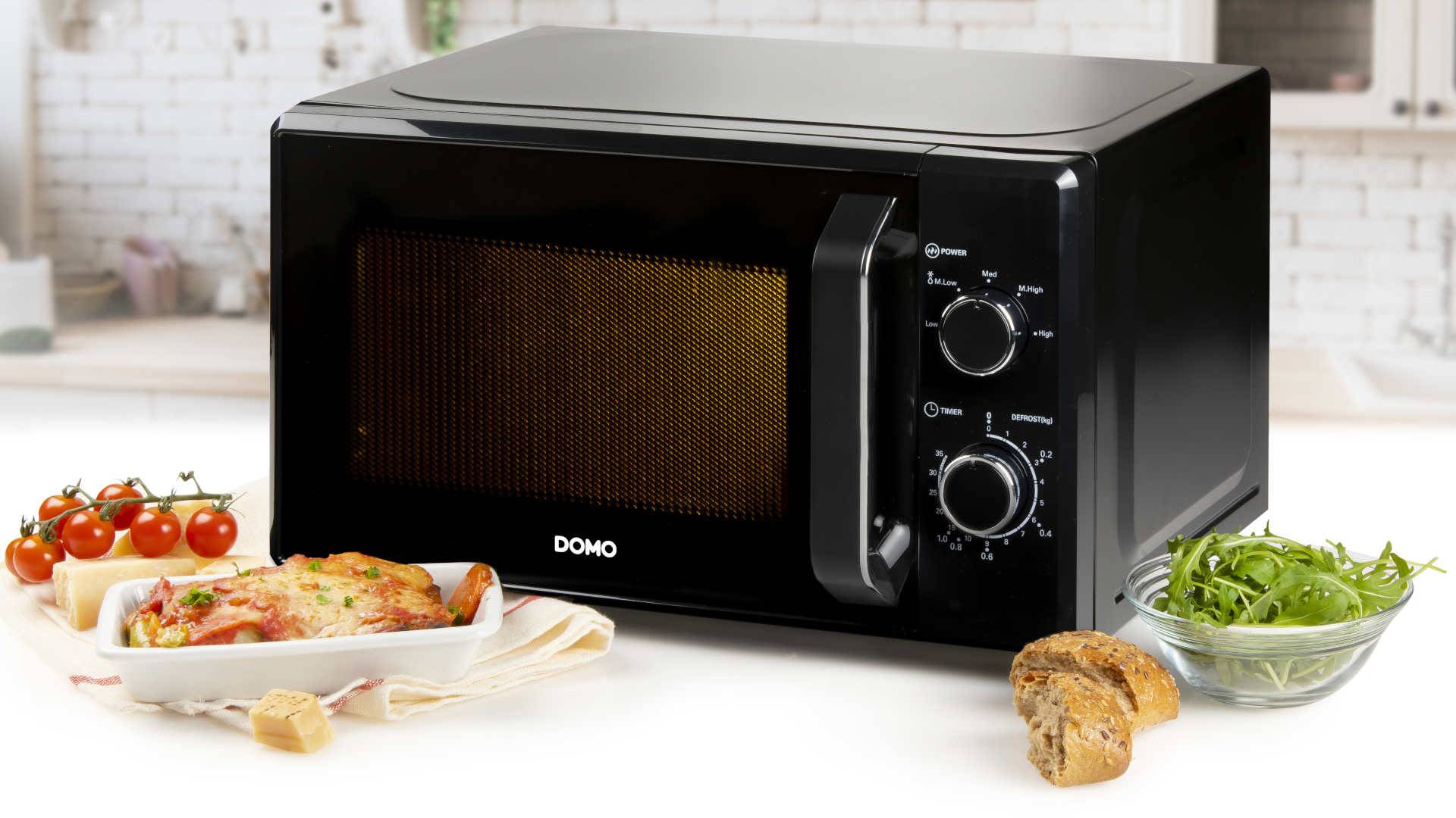 Four à micro-ondes compact et pratique