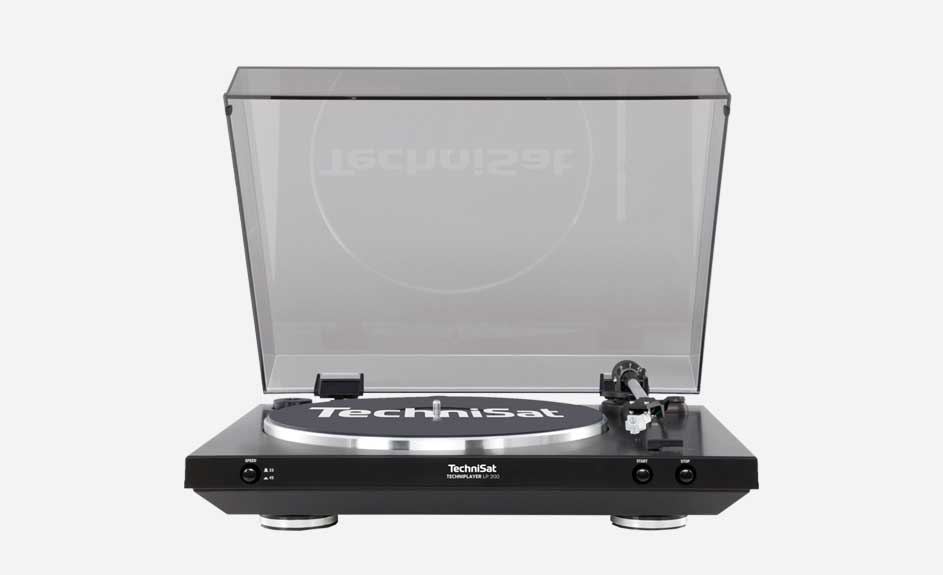 Platine vinyle noire TechniSat avec capot gris transparent ouvert, sur fond blanc.