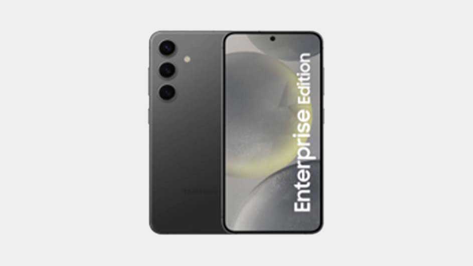 Een grijze smartphone, met drie cameralenzen aan de achterkant, staat naast de display van een ander toestel met "Enterprise Edition" tekst.