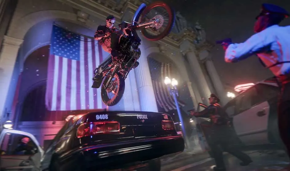 Un motard saute au-dessus d’une voiture de police, des agents visent, des drapeaux américains en arrière-plan. Marque : PAYDAY.