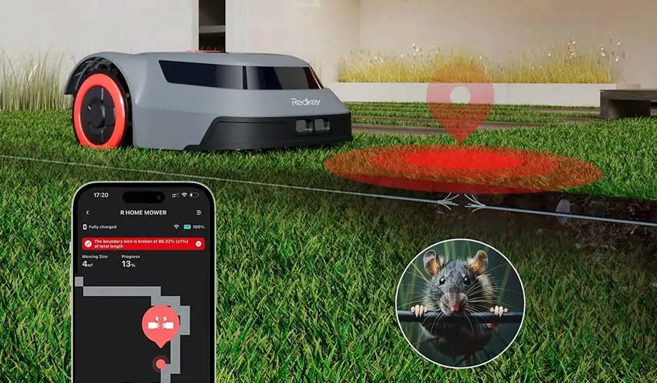 Un robot tondeuse Redkey s’arrête à cause d’un fil cassé par une souris, avec une alerte affichée sur le smartphone.
