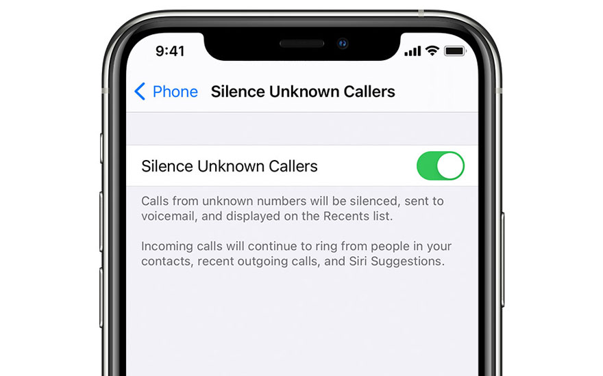 Een iPhone-scherm toont de optie "Onbekende bellers dempen" die is ingeschakeld, met een groene schakelaar.