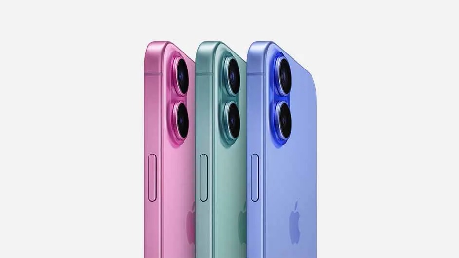 Trois smartphones : rose, vert et bleu. Ils ont deux objectifs de caméra et sont sur un fond blanc.