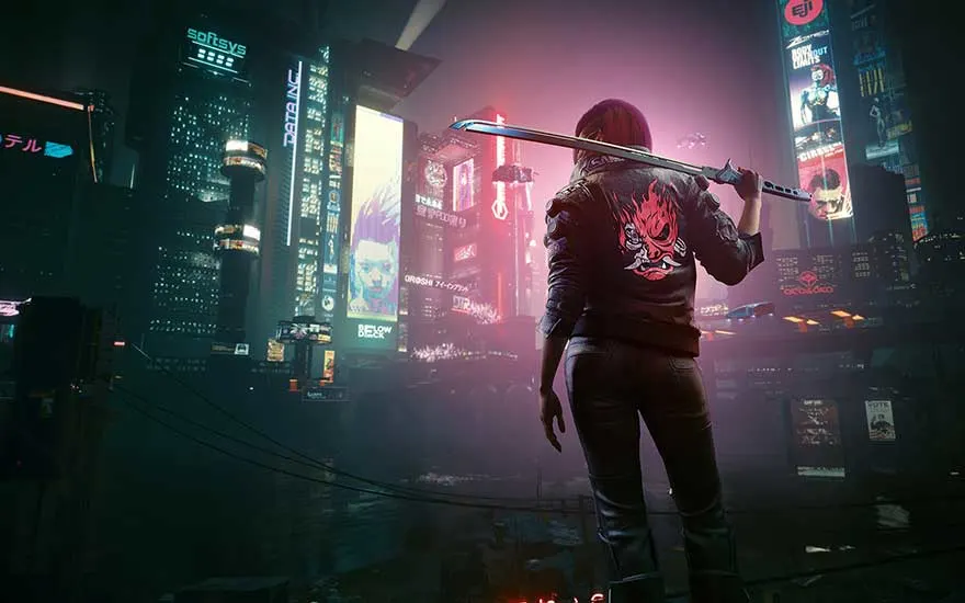 Une capture d'écran du jeu vidéo cyberpunk montrant un personnage aux cheveux rouges tenant une épée, contemplant une ville futuriste illuminée de néons avec des gratte-ciels et des panneaux publicitaires.