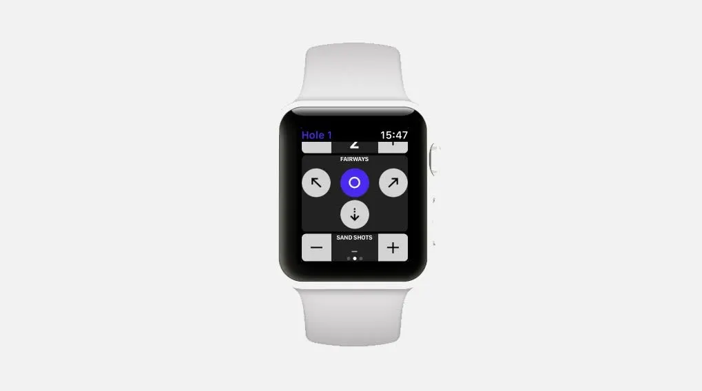 Een witte smartwatch tegen een witte achtergrond toont een golf-app met 'Hole 1' en '15:47' bovenaan, plus navigatie- en 'Sand Shots'-knoppen.