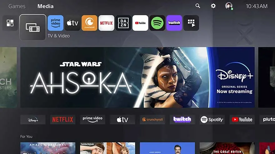 Een televisie scherm toont een menu met apps zoals Netflix, Prime Video, Disney+ en Youtube. De Star Wars serie Ahsoka staat in het midden.