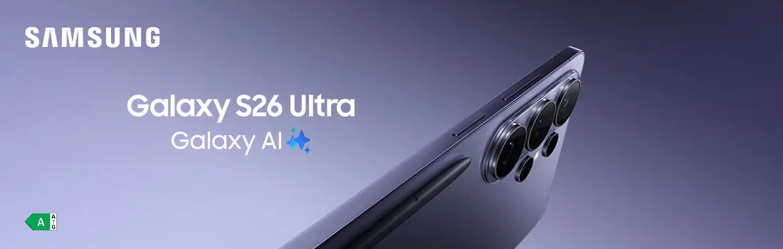 Schuine close-up van paarse Galaxy S26 Ultra met grote cameramodules en S Pen tegen paarse achtergrond, met nadruk op Galaxy AI branding.