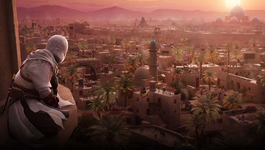 Een overzicht van een oosterse stad bij zonsopgang, met gebouwen, palmbomen en bergen op de achtergrond.