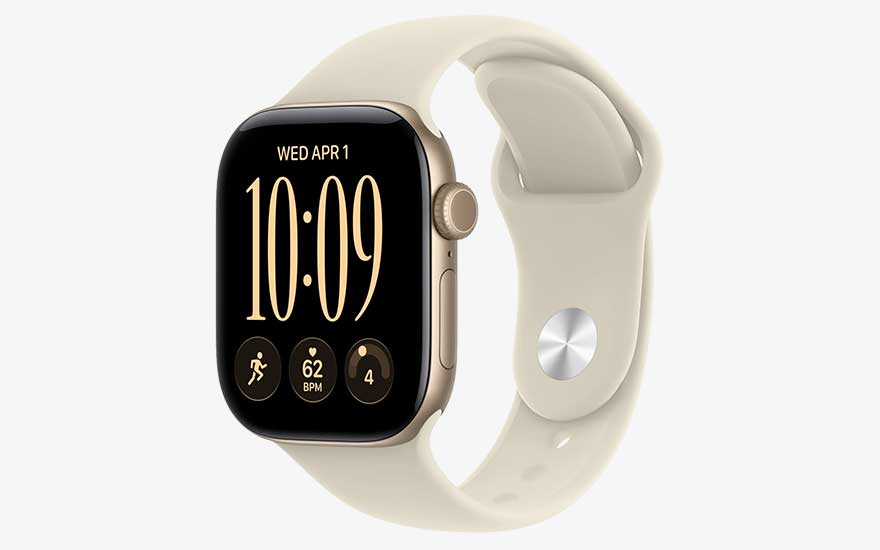 Een crèmekleurige smartwatch met goudkleurige kast toont een groot digitaal uurwerk, hartslag en sportgegevens op een zwarte wijzerplaat.